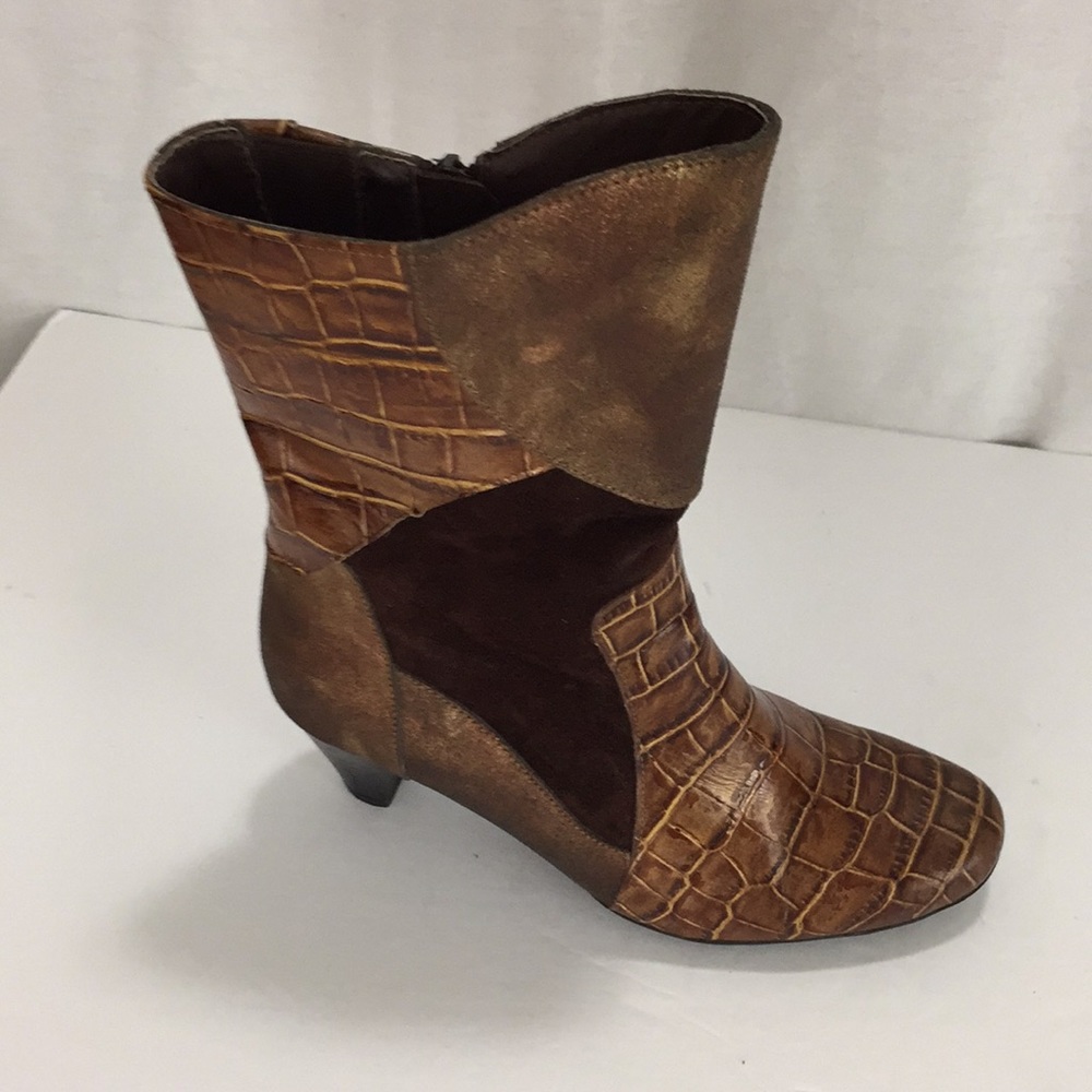Helle Comfort Brenna  Mixed Media , Suede, Leather, Gold Embossed Bootie 36